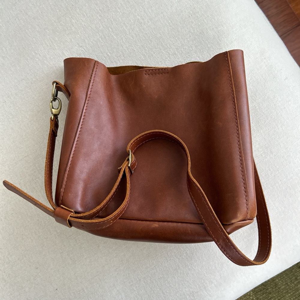 PORTLAND LEATHER GOODS:  LEATHER "BUTTERFLY BUCKET BAG"